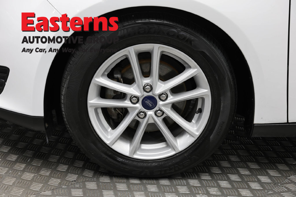 Used 2018 Ford Focus SE w/ Cold Weather Package FWD image 32