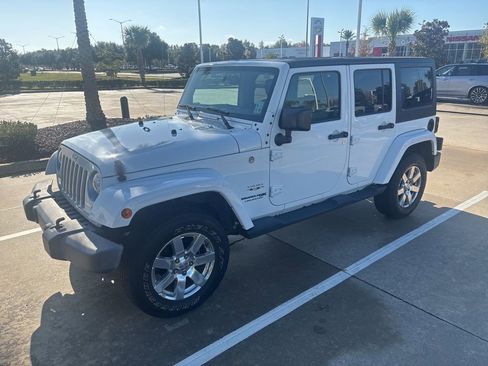 Used 2018 Jeep Wrangler Unlimited Sahara w/ Connectivity Group image 1