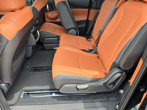 New 2026 Kia Carnival EX FWD image 17