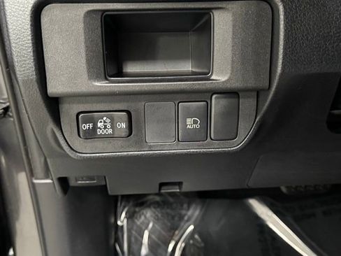 Used 2019 Toyota Tacoma SR image 17
