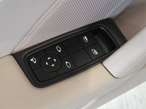 Certified 2025 Porsche 911 Carrera image 12