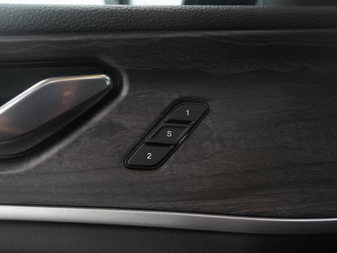 Used 2025 Jeep Grand Cherokee L Limited w/ Luxury Tech Group II image 24