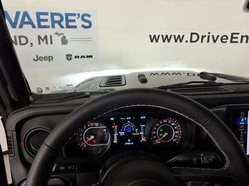 Used 2025 Jeep Gladiator Rubicon AWD/4WD image 26