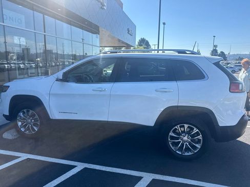 Used 2021 Jeep Cherokee Latitude Plus w/ Sun & Sound Group AWD/4WD image 6