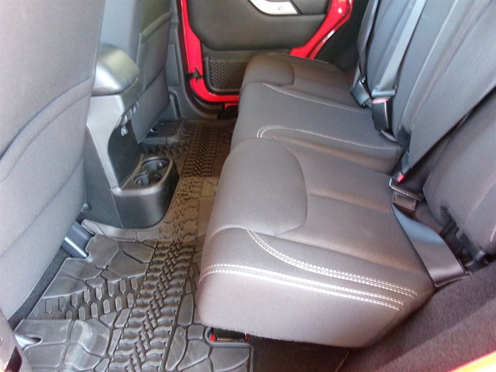 Used 2013 Jeep Wrangler Unlimited Sahara w/ Mopar Chrome Edition Group AWD/4WD image 33