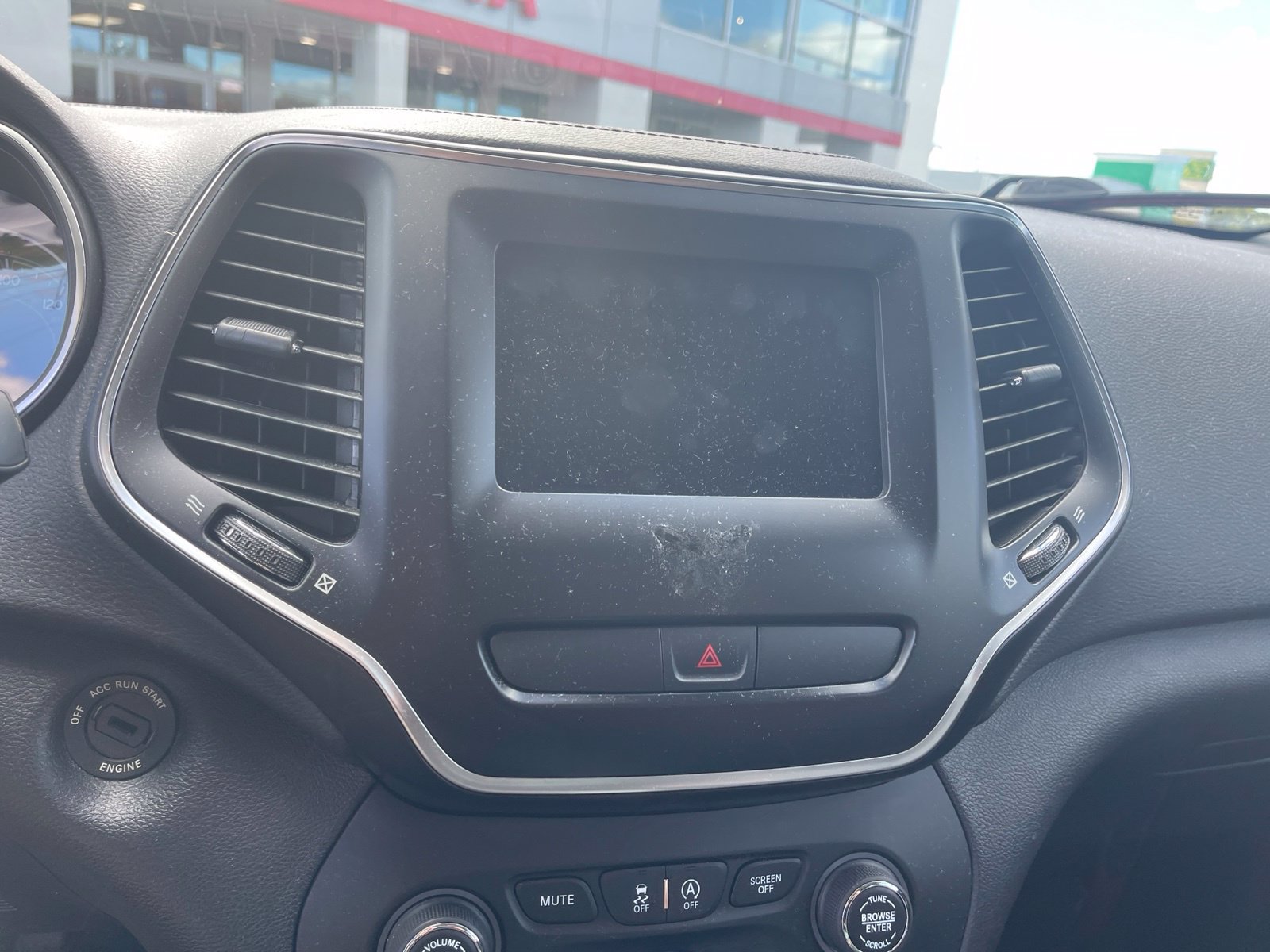 Used 2019 Jeep Cherokee Latitude w/ Popular Appearance Group FWD image 13