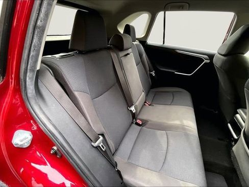 Used 2021 Toyota RAV4 LE image 17