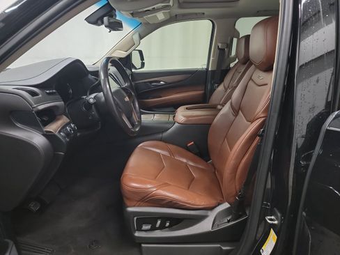 Used 2019 Cadillac Escalade Luxury w/ LPO, Radiant Package image 12