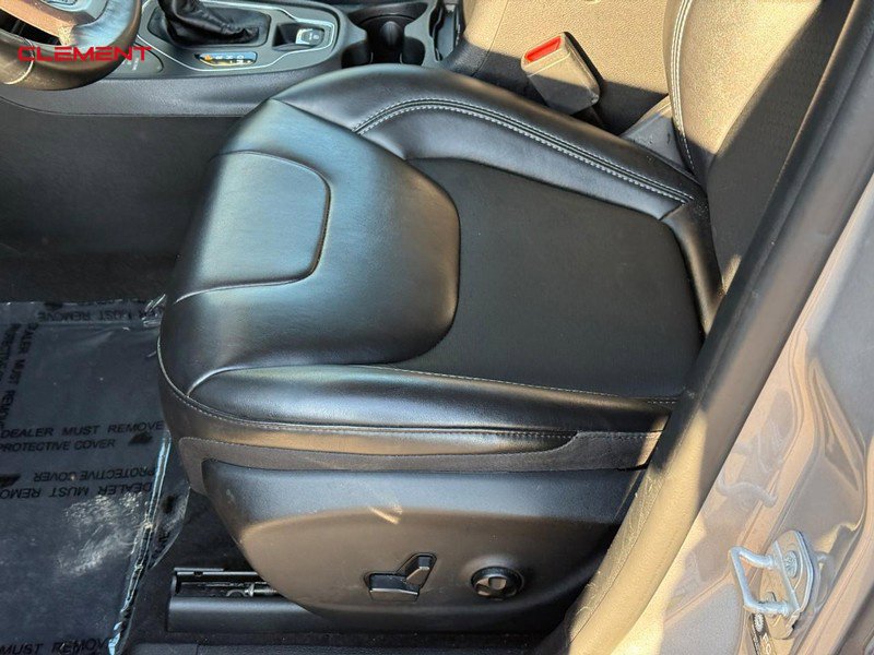 Used 2021 Jeep Cherokee Latitude Plus AWD/4WD image 18