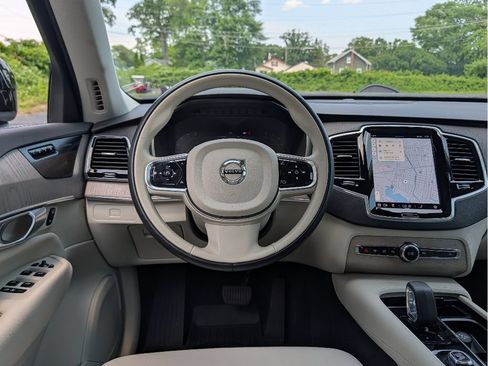 Used 2023 Volvo XC90 B6 Plus w/ Protection Package Premier AWD/4WD image 32