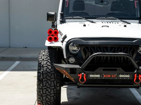 Used 2015 Jeep Wrangler Sahara AWD/4WD image 37