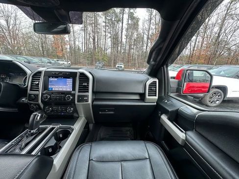Used 2019 Ford F150 Lariat image 31