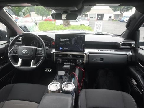 Used 2025 Toyota Tacoma TRD Sport AWD/4WD image 13