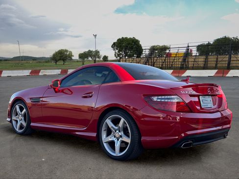 Used 2014 Mercedes-Benz SLK 250 image 4