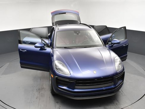 Used 2022 Porsche Macan AWD/4WD image 22