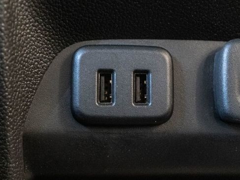 Used 2017 Chevrolet Colorado Z71 image 35