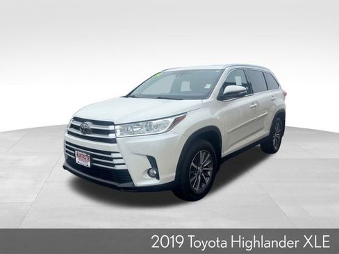 Used 2019 Toyota Highlander XLE image 4