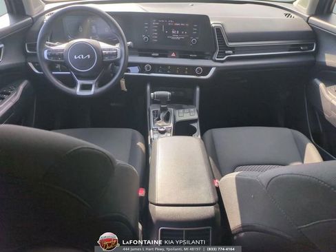 Used 2025 Kia Sportage LX AWD/4WD image 18