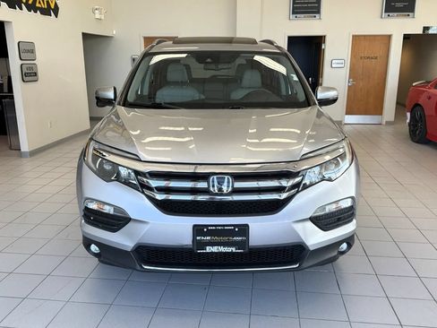 Used 2017 Honda Pilot Touring image 3