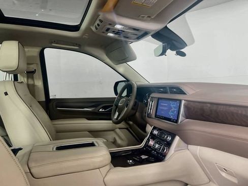 Used 2021 GMC Yukon Denali w/ Denali Premium Package AWD/4WD image 9