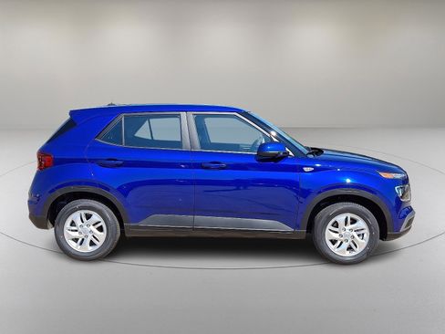 New 2025 Hyundai Venue SE image 8