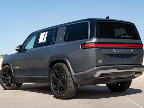 Used 2023 Rivian R1S Adventure AWD/4WD image 4