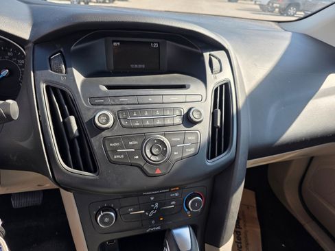 Used 2015 Ford Focus SE FWD image 6