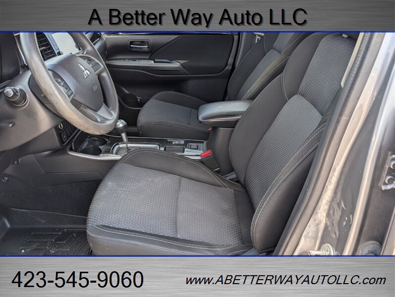 Used 2020 Mitsubishi Outlander ES FWD image 15