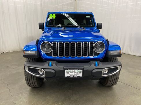 Used 2024 Jeep Wrangler Unlimited Sahara AWD/4WD image 9