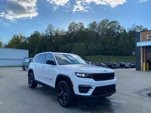 New 2025 Jeep Grand Cherokee Limited w/ Black Appearance Package image 1