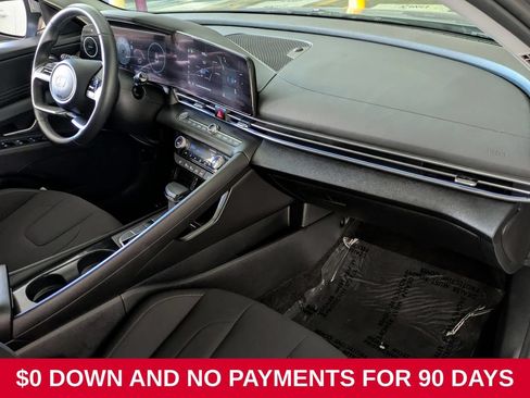 Used 2025 Hyundai Elantra SEL FWD image 29
