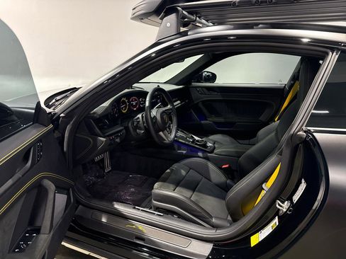 Used 2023 Porsche 911 Dakar image 20