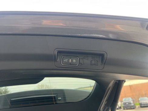 Used 2024 Ford Explorer XLT w/ Equipment Group 202A image 17