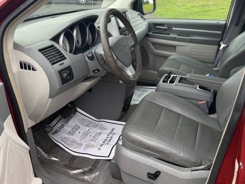 Used 2008 Dodge Grand Caravan SXT w/ Entertainment Group 2 FWD image 10