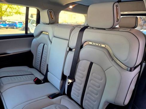 Used 2023 Rivian R1S Launch Edition AWD/4WD image 33