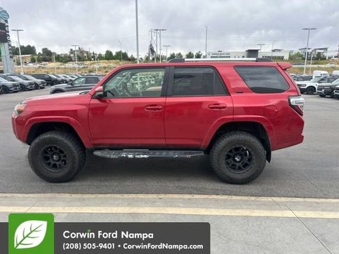 Used 2020 Toyota 4Runner SR5 Premium w/ Moonroof Package AWD/4WD image 4
