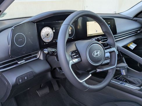 New 2025 Hyundai Elantra SEL image 13