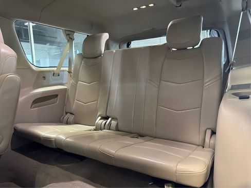 Used 2017 Cadillac Escalade ESV Luxury AWD/4WD image 28