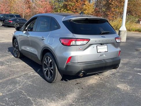 Used 2022 Ford Escape SE w/ SE Sport Appearance Package image 6