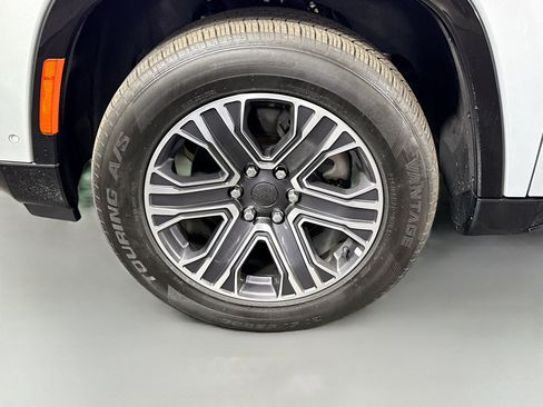 Used 2023 Jeep Wagoneer Series II RWD image 38
