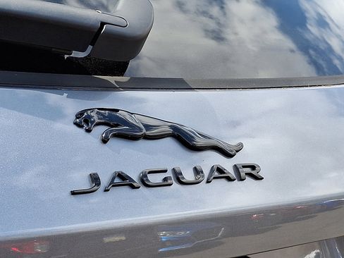 Certified 2025 Jaguar F-PACE R-Dynamic S image 30