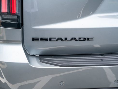 Used 2025 Cadillac Escalade V w/ LPO, ONYX Package AWD/4WD image 18