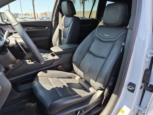Used 2023 Cadillac XT6 Sport w/ Technology Package AWD/4WD image 16