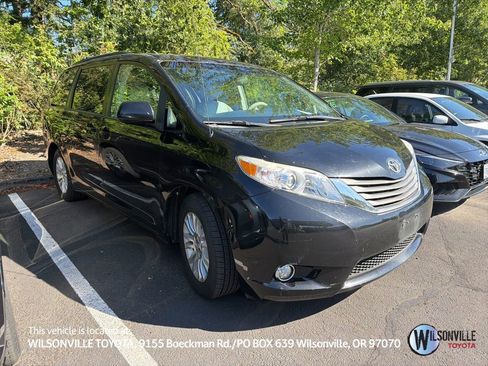 Used 2013 Toyota Sienna XLE FWD image 1