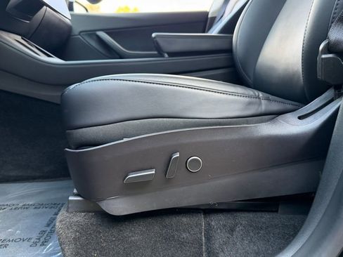 Used 2022 Tesla Model Y Long Range image 27
