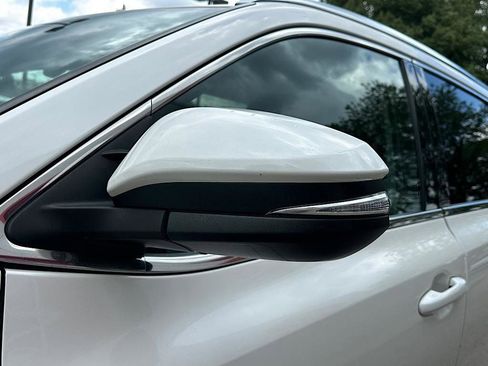 Certified 2019 Toyota Highlander XLE AWD/4WD image 10