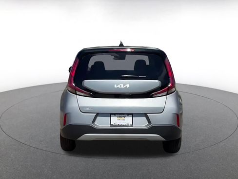 Used 2025 Kia Soul LX w/ LX Technology Package FWD image 10