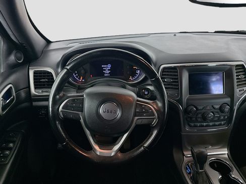 Used 2021 Jeep Grand Cherokee Laredo AWD/4WD image 17