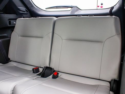 New 2025 Mitsubishi Outlander SE image 36