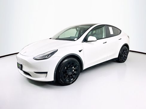 Used 2020 Tesla Model Y Long Range image 3